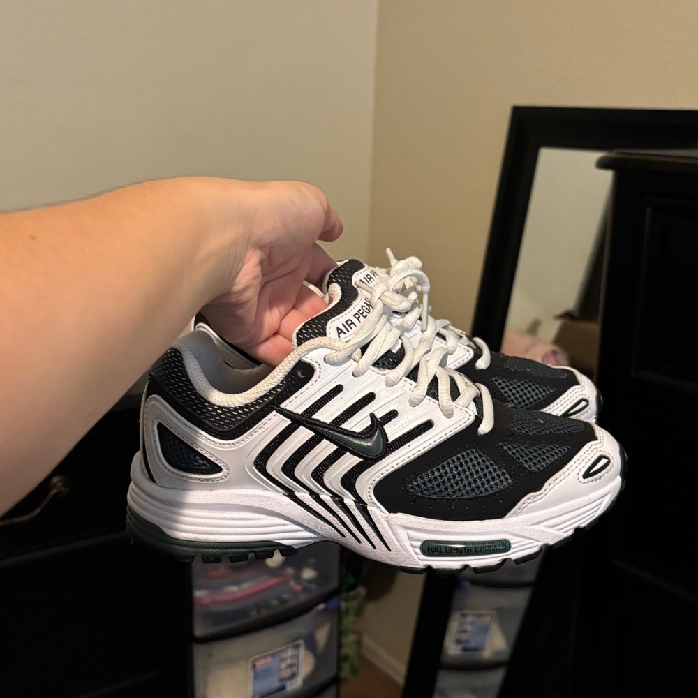 Nike  Sneakers